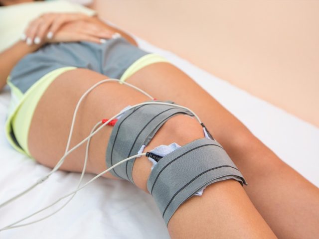 Comparatif rééducation après entorse ou micro‑déchirure du genou