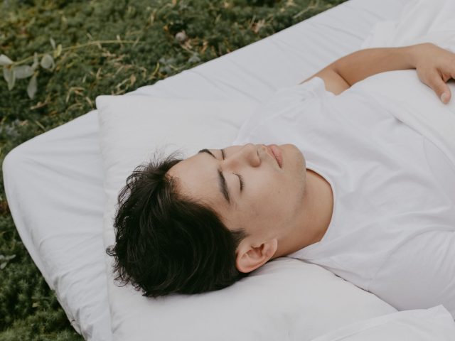 Améliorez votre sommeil avec ces conseils pratiques dès maintenant